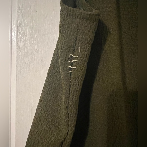 Olive Green Ruffle Sleeve Women's Top size 3XL (S128) - Picture 4 of 9